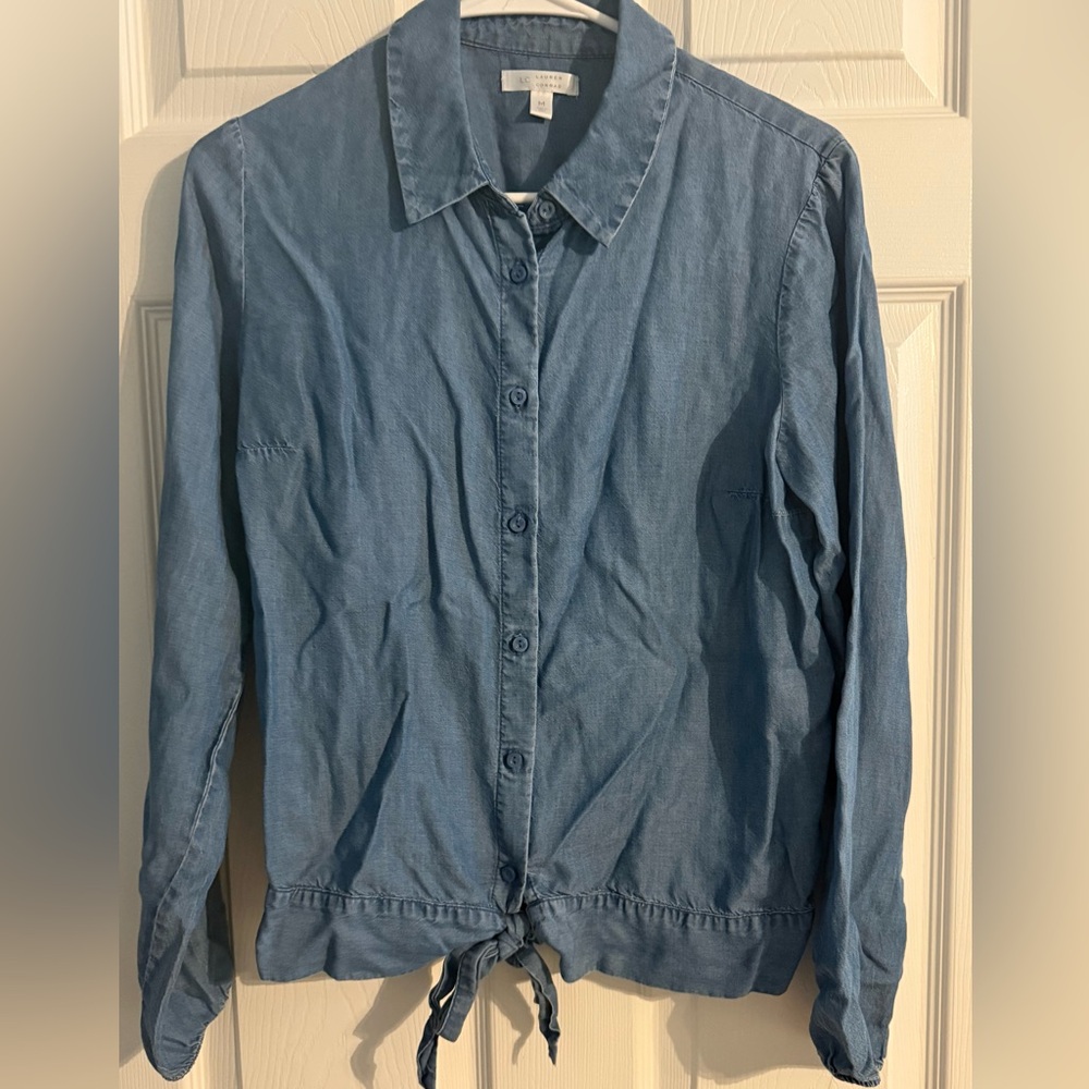 LC Lauren Conrad Chambray Button-Up Shirt with tie knot detail size Medium